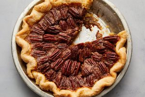 pecan-pie-with-maple-cream