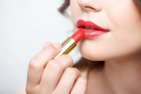 FUN LIPSTICK MAKEUP TRENDS THAT ARE BIG